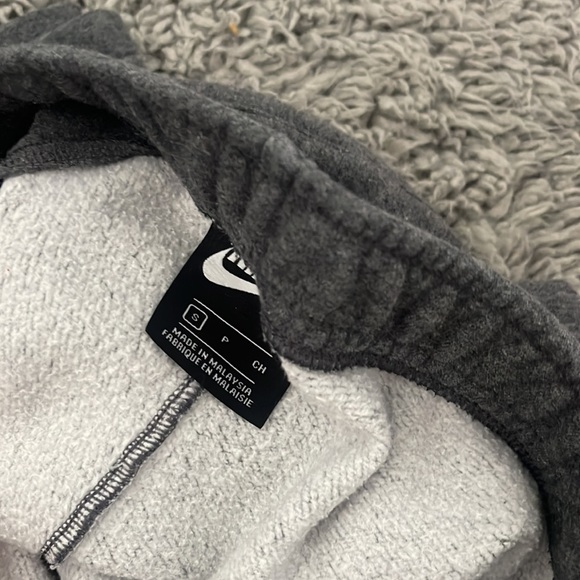 Dark grey nike sweats boys size small - Picture 2 of 2